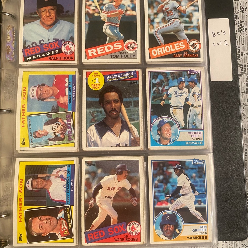 Lot B Vintage Early 1980’s baseball cards over all cards over 200 cards